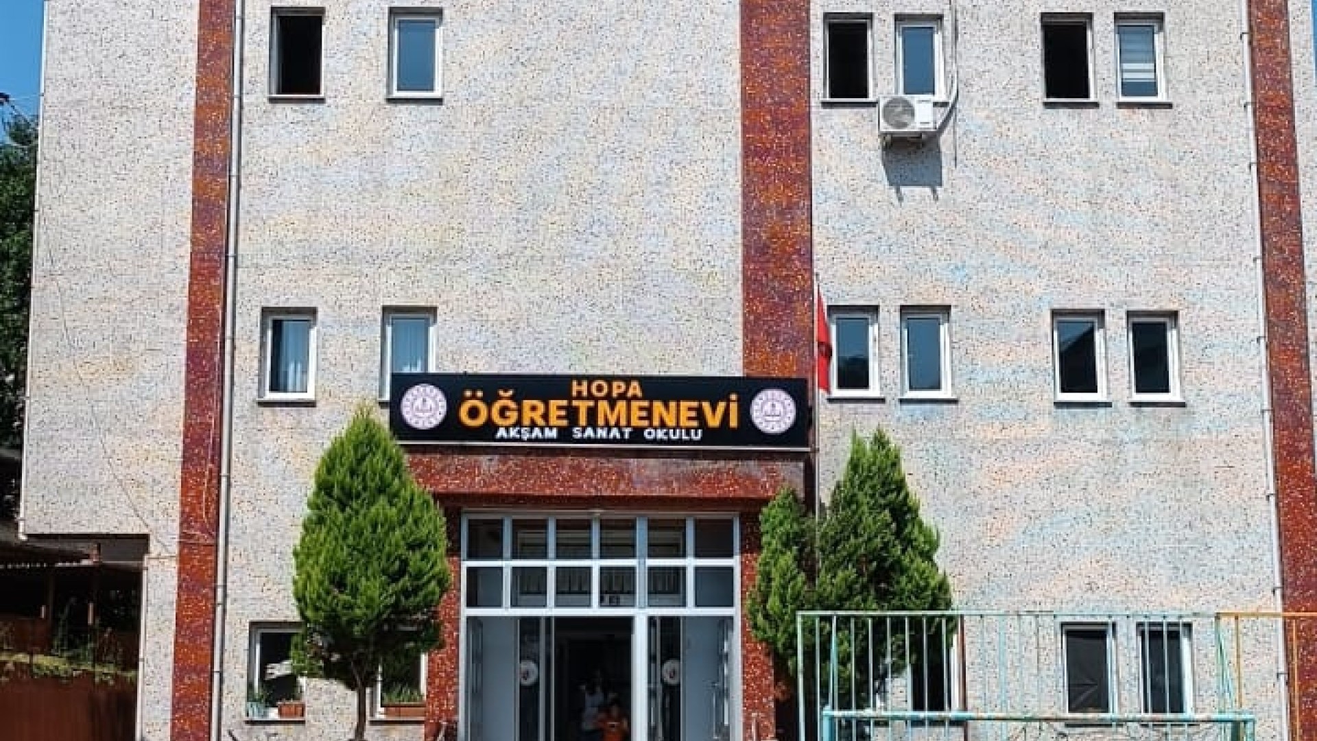 Hopa Öğretmenevi